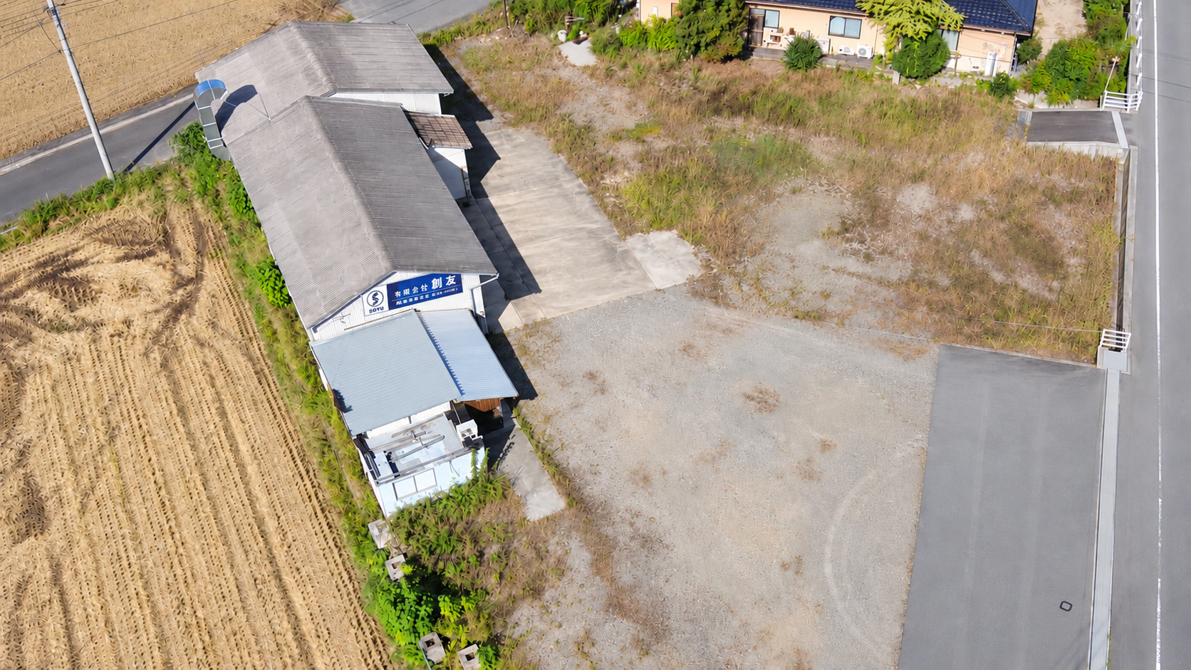 上空から撮影した三良坂工場と前面の敷地